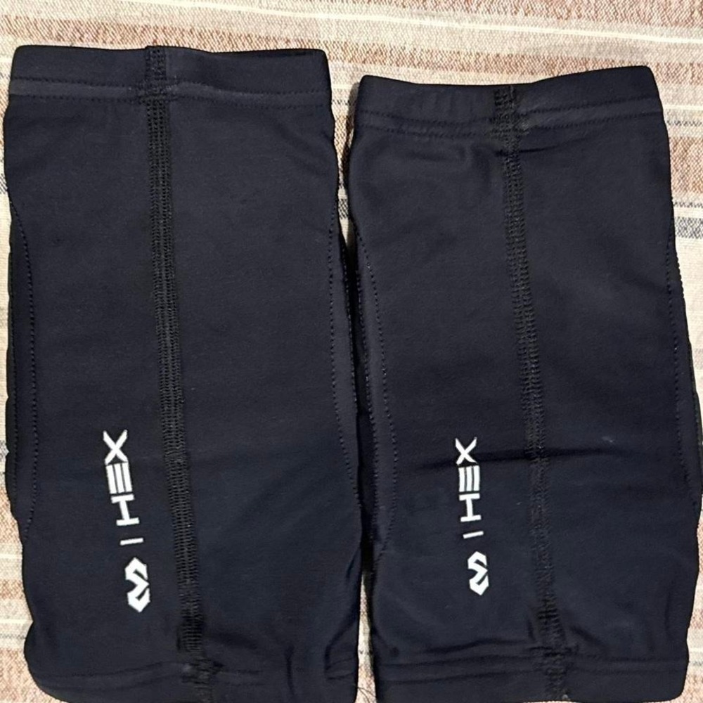 McDavid Hex Knee Pads Black Compression Sleeves Pair Impact Protection Sports